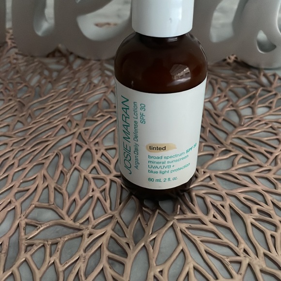 Josie maran Argan Daily Moisturizer Mineral SPF 30 tinted cream UV protectant - Picture 2 of 6